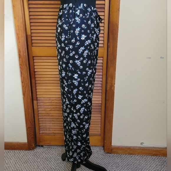 NWOT Daisy Floral Pants Size 2XL (Shein Plus) - Picture 8 of 12